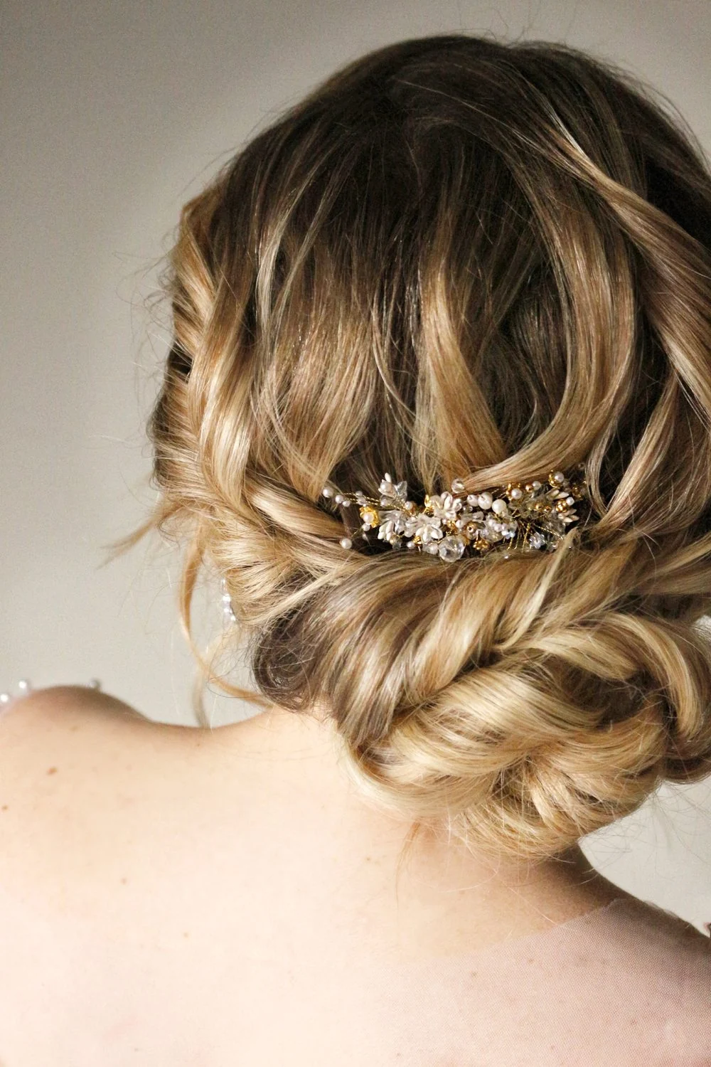 Motif Floral, hand-embroidered silk ribbon and bridal accessory
