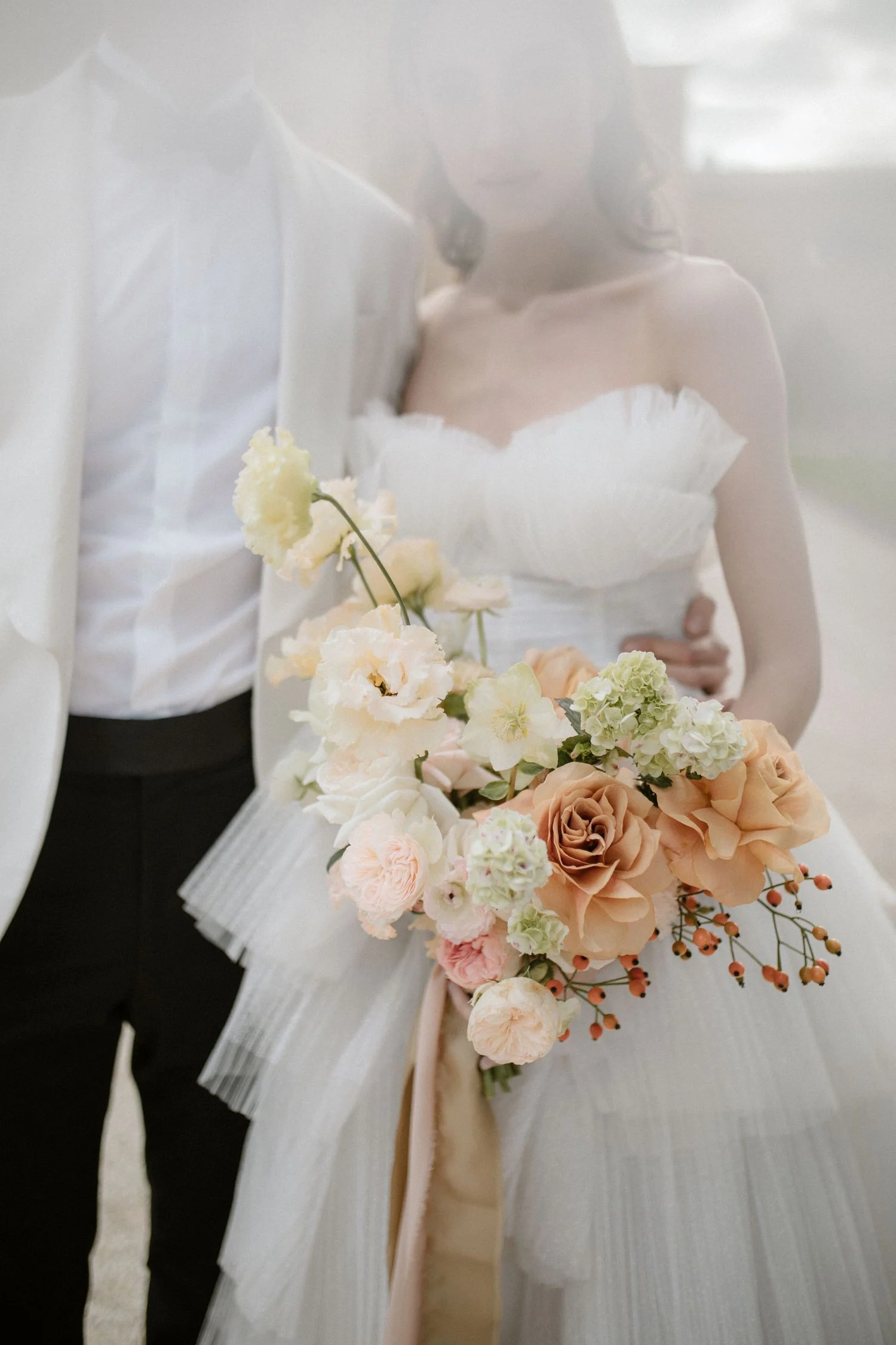 Orange and peach bridal bouquet at Villa Aurelia.